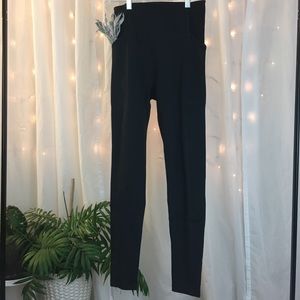 Black high-rise pocket leggings. 28.5" inseam.